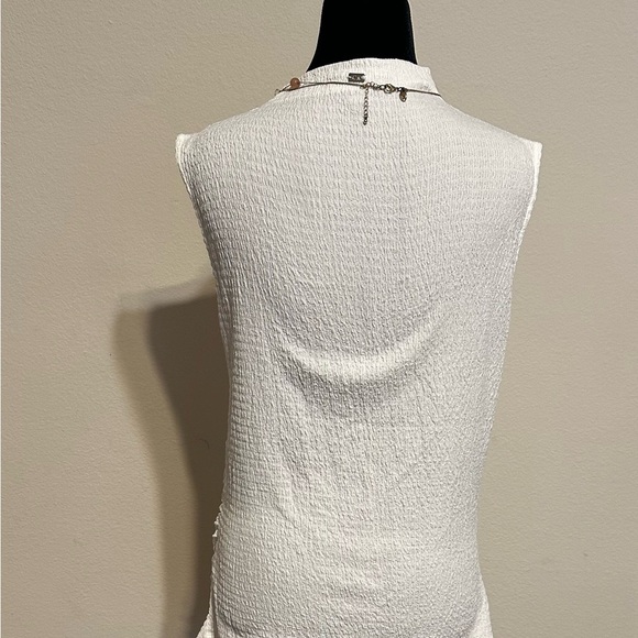 Calvin Klein White Textured Sleeveless Blouse - Picture 2 of 9